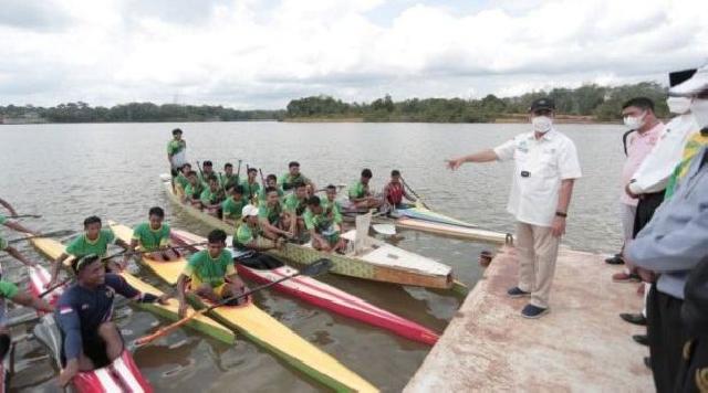 Gubernur Riau Tinjau Latihan Atlet Dayung di Kuansing