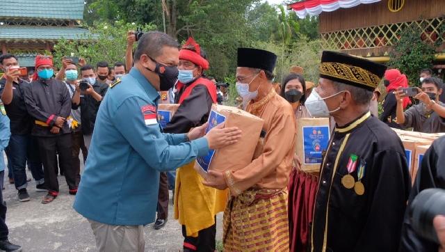 Vaksin Kemerdekaan Polda Riau Layani Komunitas Adat Terpencil