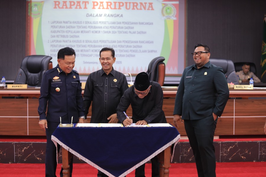 DPRD Kepulauan Meranti Sahkan Dua Ranperda, Atur Pajak-Retribusi dan Pengelolaan Sampah
