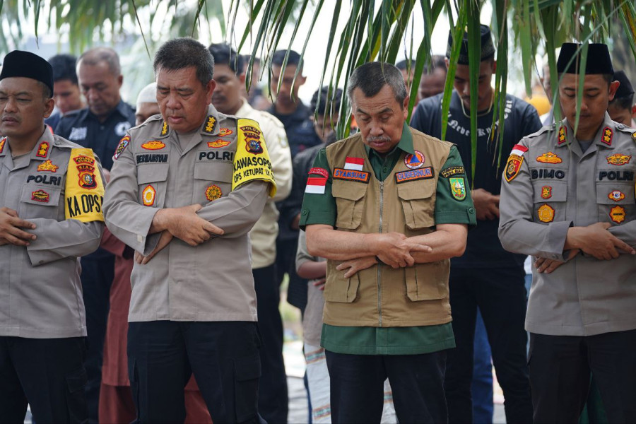 Gubernur Riau Padamkan Karhutla dan Salat Istisqa di Pinang Kampai Dumai