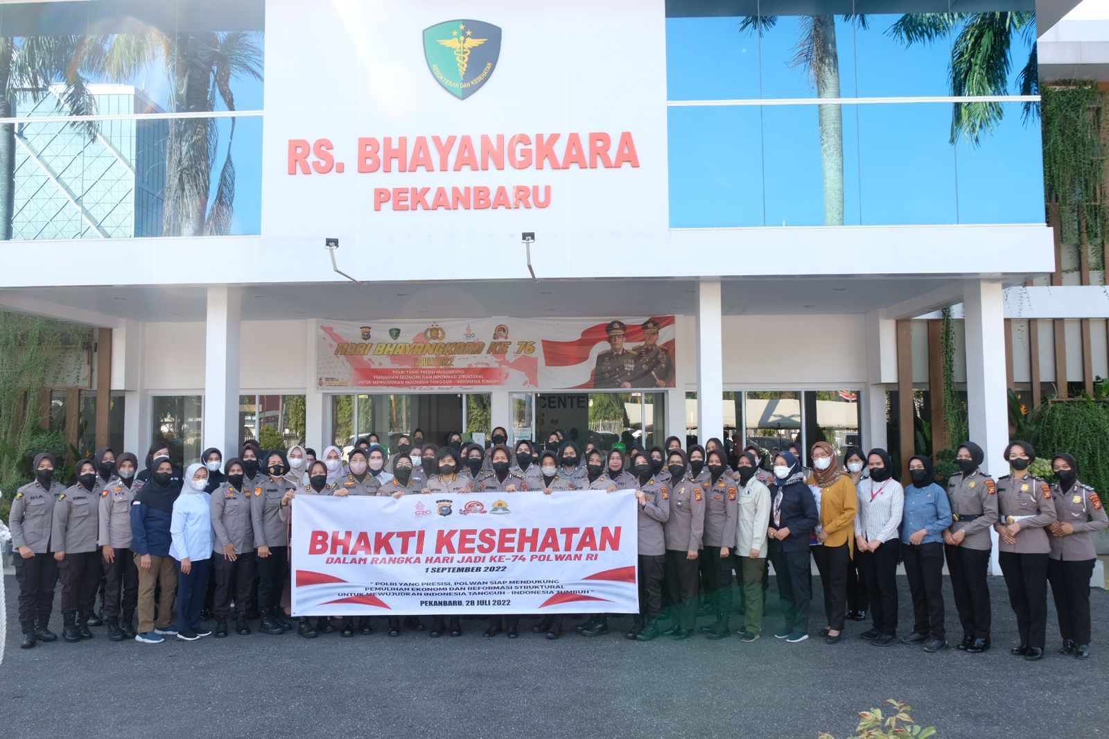 Polwan Polda Riau Gelar Bhakti Kesehatan Songsong Hari Jadi Ke-74