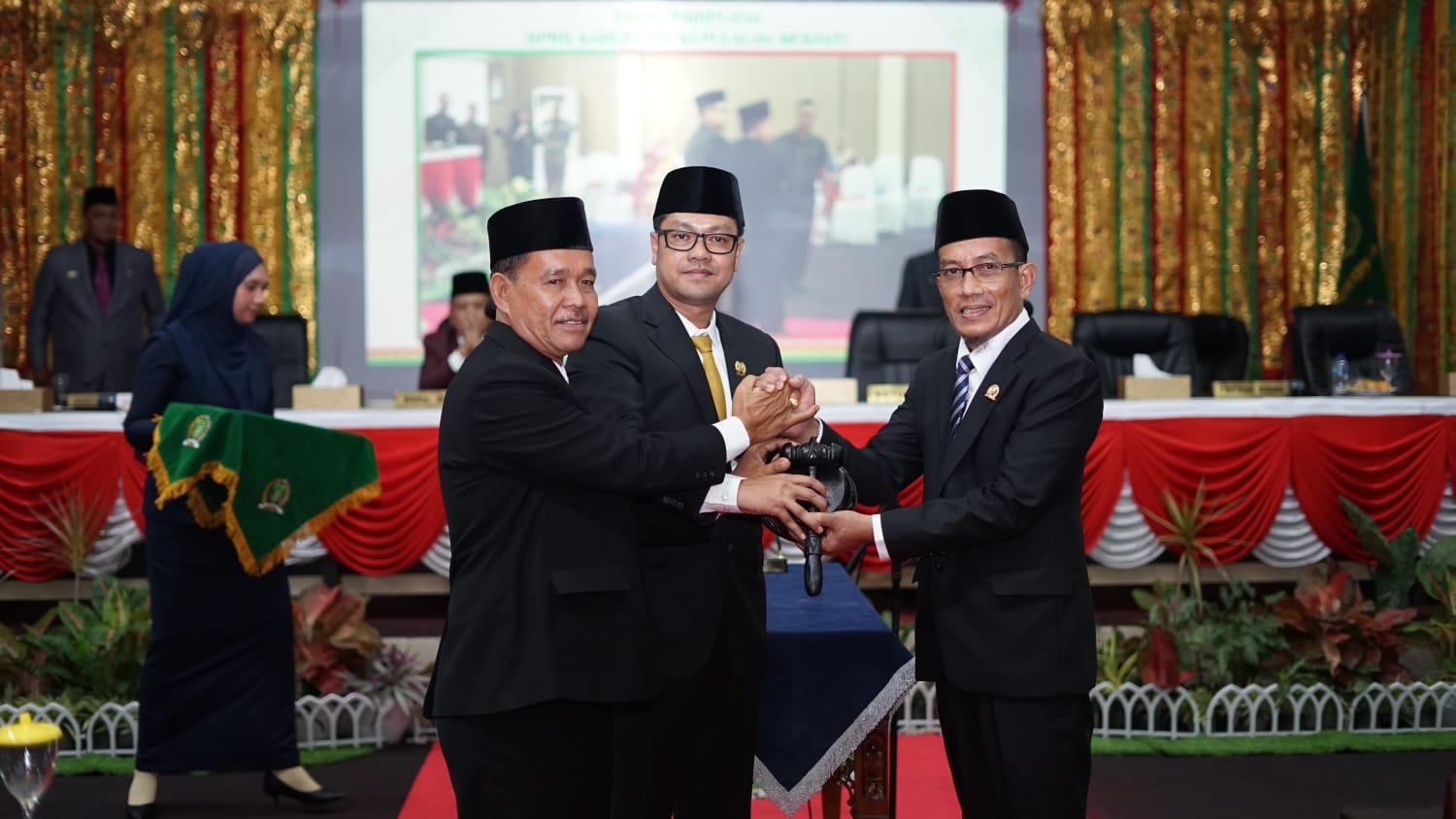 Fauzi Hasan Resmi Jabat Ketua DPRD Meranti Sisa Periode 2019-2024