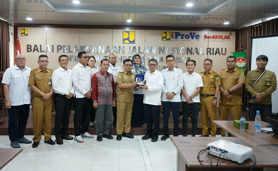 Bupati Meranti Perjuangkan Status Jalan Nasional dan Jembatan Penghubung ke Kementerian PU