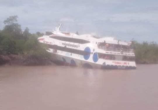 MV Dumai Line 9 Seruduk Pantai Mangrove, 234 Penumpang Selamat