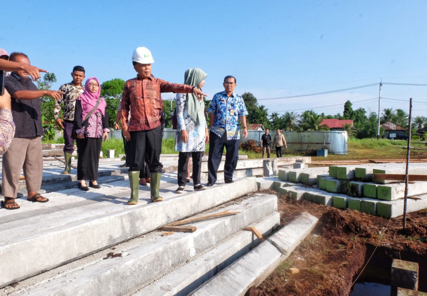 Plt Bupati Asmar Minta Pembangunan Perpustakaan Selesai Tepat Waktu