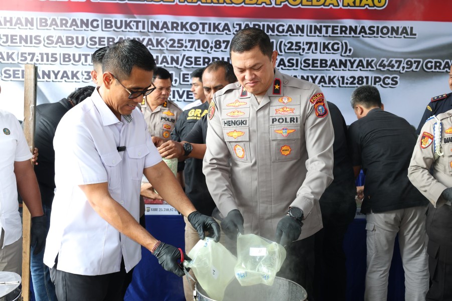Gagalkan Jaringan Internasional, Polda Riau Musnahkan Narkoba Rp69,7 Miliar