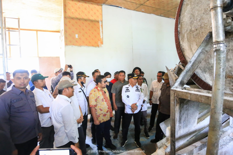 Plt Bupati Asmar Bawa Tim Bappenas Kunjungi Desa di Kepulauan Meranti