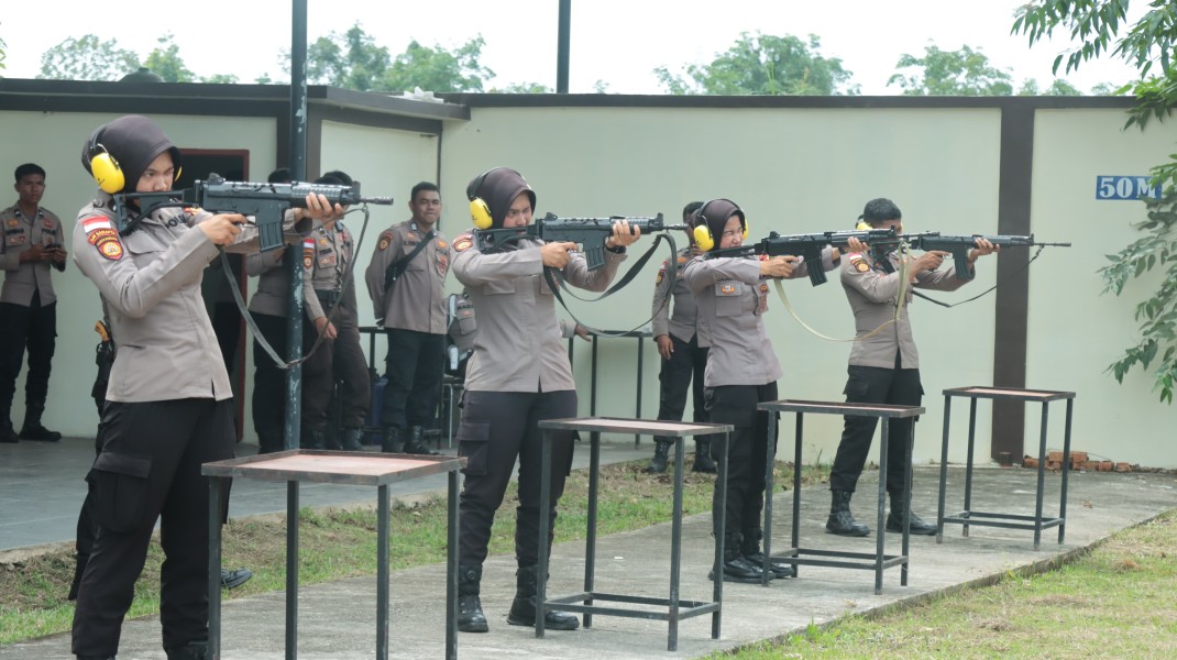 Gelar Latihan, Polres Kepulauan Meranti Tingkatkan Keahlian Menembak Tim Raga