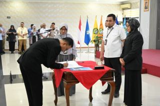 Lantik Pejabat Baru, Rektor UNRI Tekankan Tanggung Jawab dan Kolaborasi