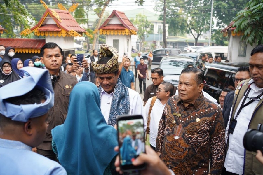 Salurkan 1.814 Ton Beras, Mentan Amran Apresiasi Sinergi Plt Gubernur dan Forkopimda Riau