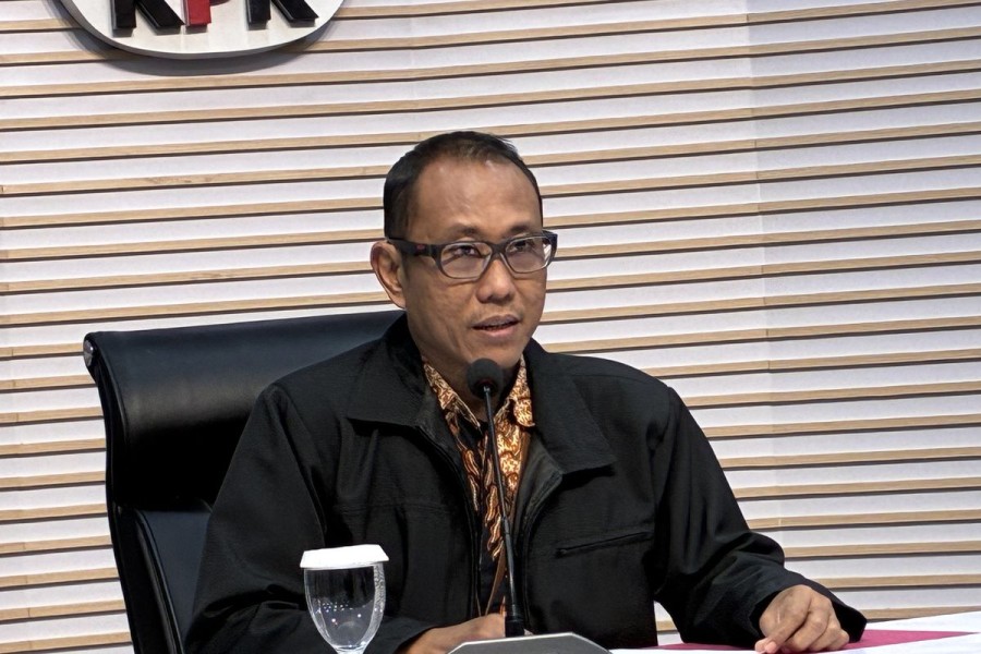 KPK: Menhut Raja Juli Mestinya Laporkan Amplop yang Ditinggalkan Bupati Kuansing