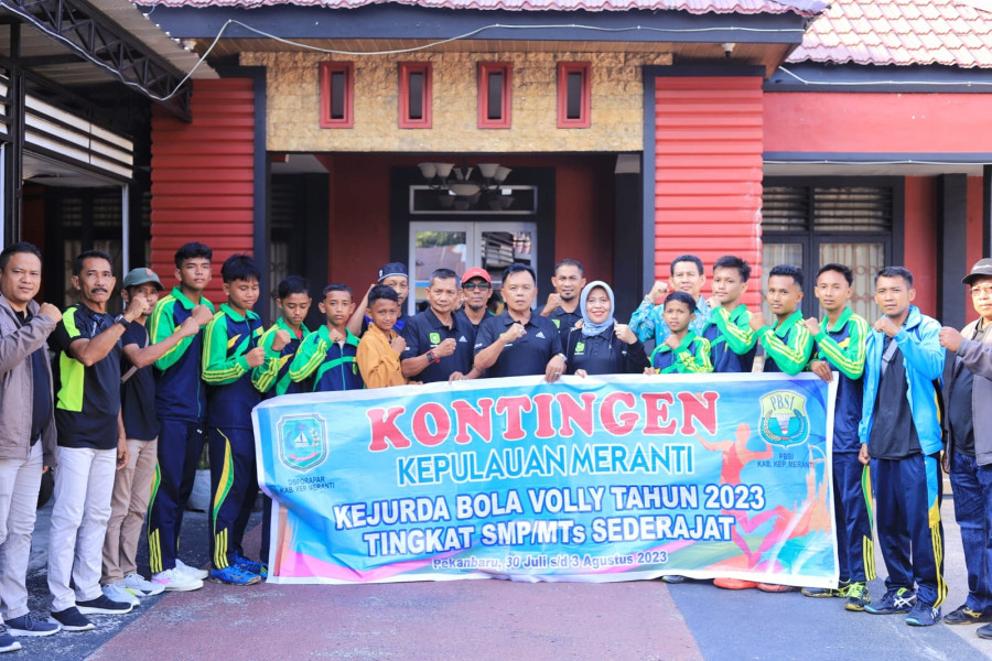 Plt Bupati Kepulauan Meranti Lepas Atlet Pelajar Bola Voli ke Kejurda Riau