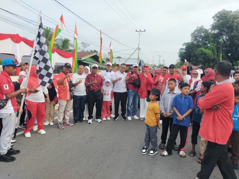 Ribuan Warga Ikuti Jalan Sehat HUT RI Ke-80 di Desa Banglas