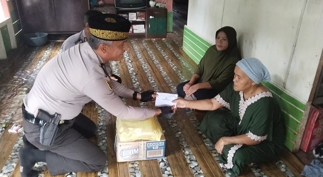 Polsek Rangsang Bantu Pasien Penderita Kanker Serviks di Desa Tanjung Medang