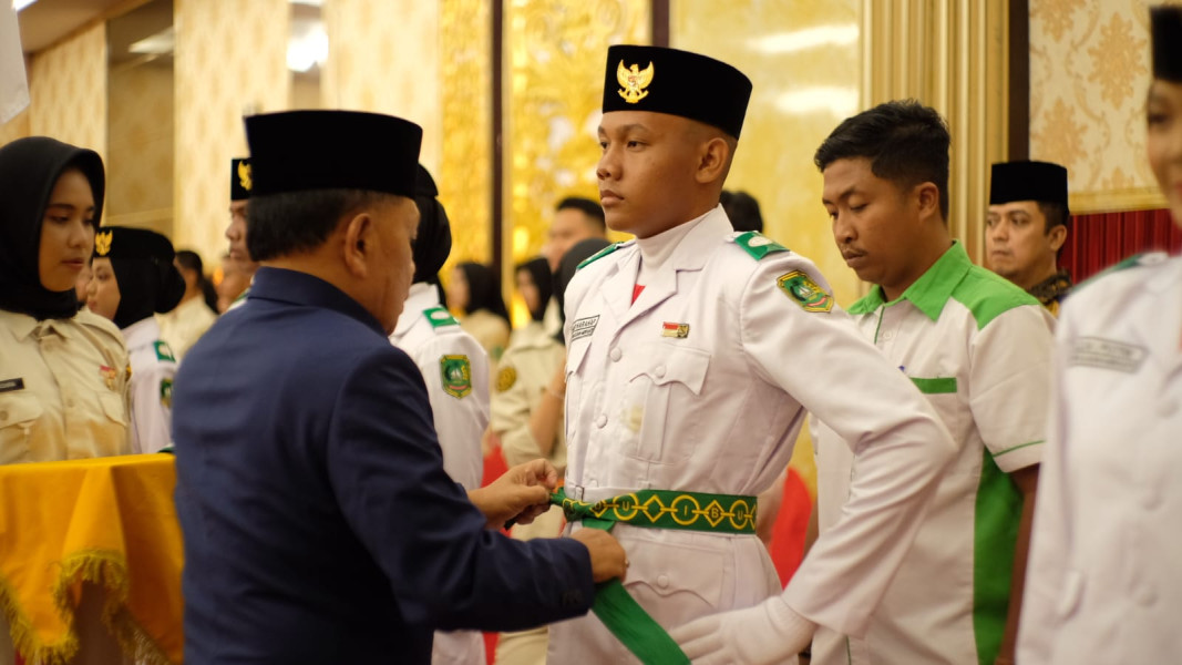 Plt Bupati Asmar Kukuhkan Paskibraka Kepulauan Meranti
