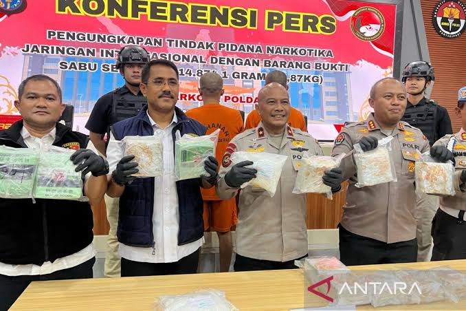 Polda Riau Gagalkan Penyelundupan 15 Bungkus Sabu Tujuan Padang