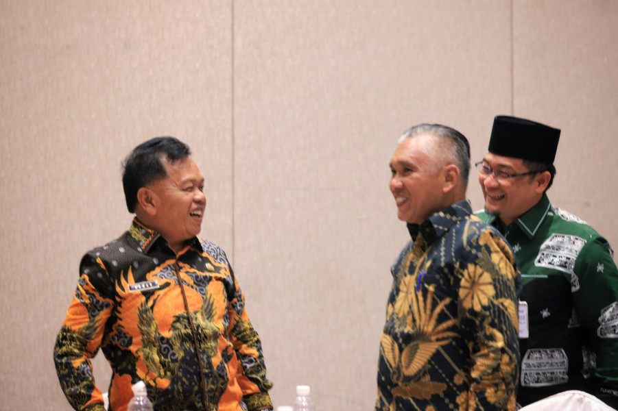 Plt Bupati Asmar Ikuti RUPSLB BRK Syariah