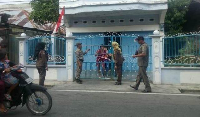 Satpol PP Kepulauan Meranti Patroli Ajak Warga Pasang Bendera