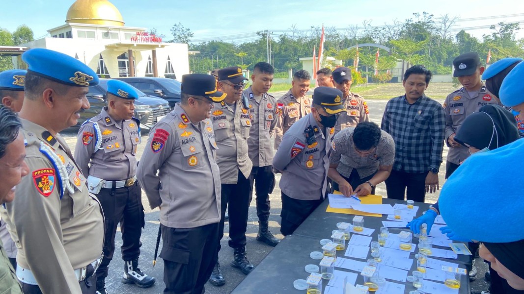 Provos Polda Riau Periksa Urine Personel Polres Kepulauan Meranti