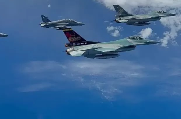 Pesawat Tempur F-16 Lanud Roesmin Nurjadin Pekanbaru Patroli di Selat Malaka