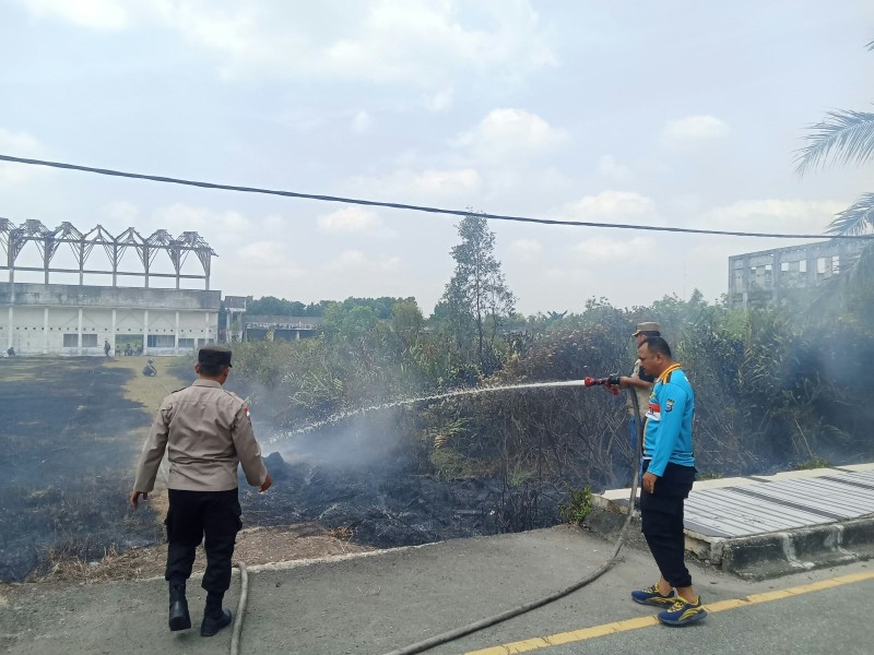 Polisi Selidiki Sumber Api Kebakaran Lahan di Depan Stadion Mahmud Jalal Selatpanjang