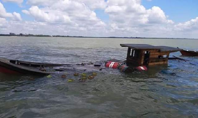 Kapal Angkut BBM Karam di Perairan Kecamatan Merbau