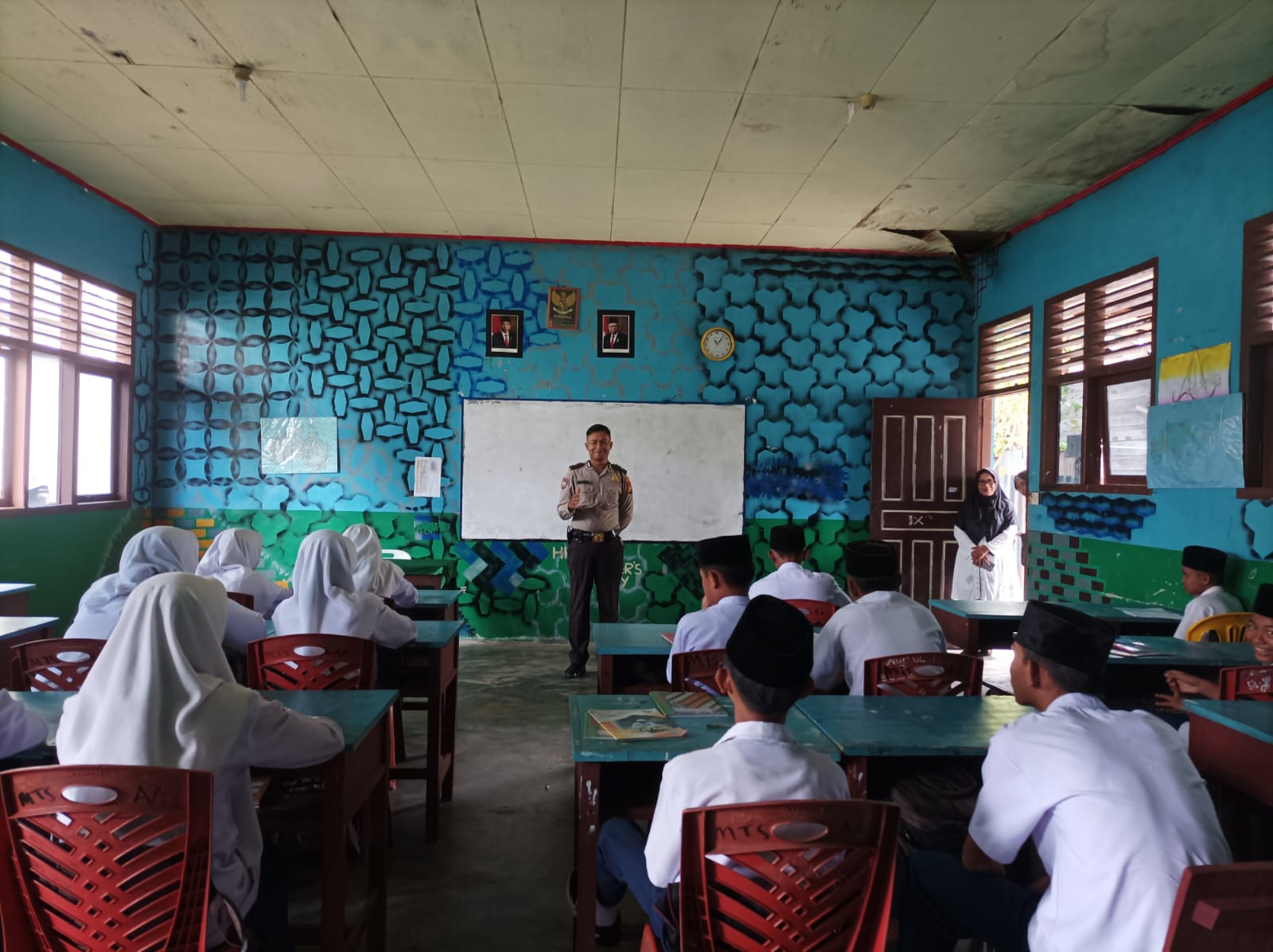 Polres Meranti Sosialisasi Bahaya Narkoba Class To Class On The School