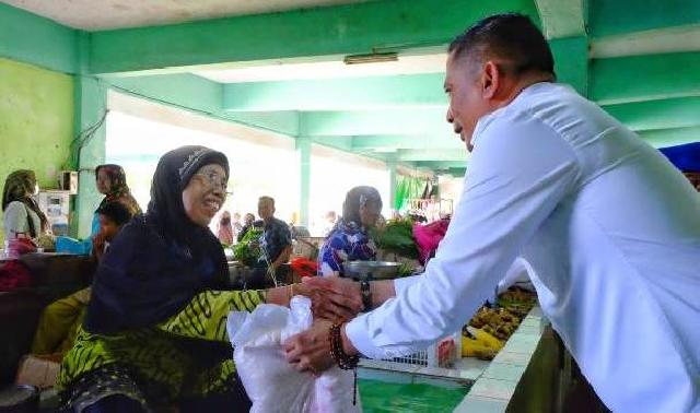 Pemkab Kepulauan Meranti Salurkan Ribuan Paket Sembako Ramadan