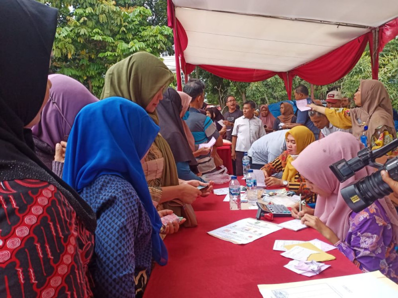 Warga Pekanbaru Serbu Pasar Murah Pemerintah Provinsi Riau