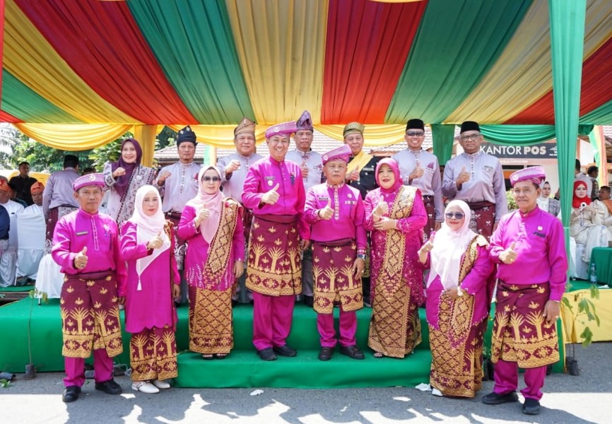 Bupati Asmar dan Wabup Muzamil Hadiri Pawai Ta'aruf MTQ ke-44 Provinsi Riau di Kuansing