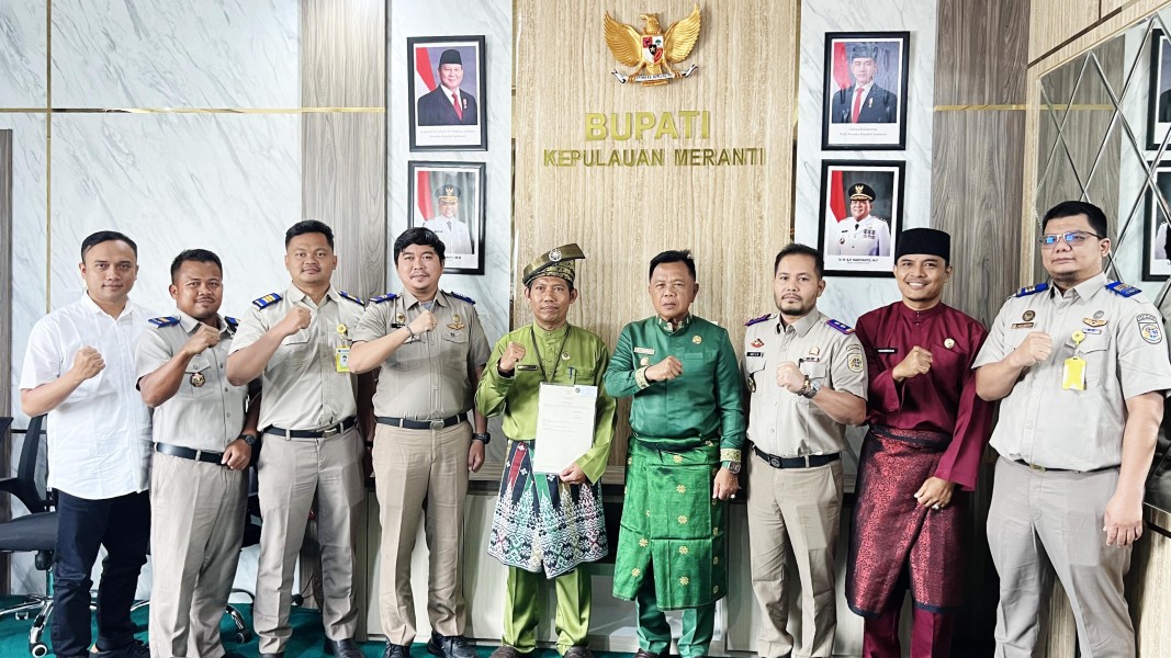 Bupati Asmar Terima Sertifikat Aset Tanah Pemkab Kepulauan Meranti