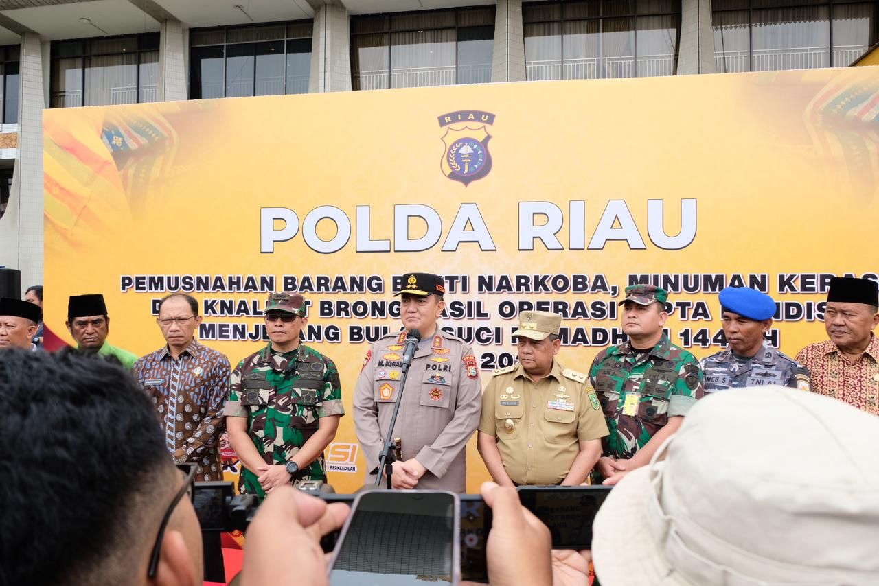 Polda Riau Musnahkan Narkoba Hingga Miras dan Knalpot Brong