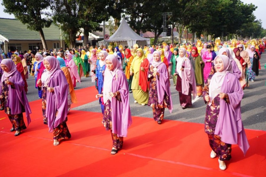 Ribuan Perempuan Riau Memahat Adab dalam Gerak Tari Zapin Massal di Pekanbaru