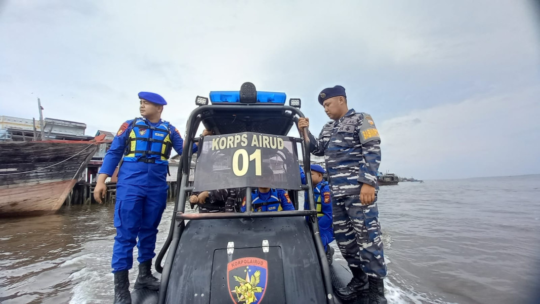Polairud Polres Kepulauan Meranti dan Pos TNI AL Selatpanjang Gelar Patroli Gabungan