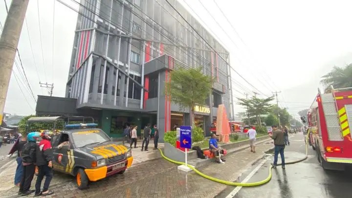 Hotel New Hollywood Pekanbaru Terbakar, Satu Orang Dilaporkan Tewas