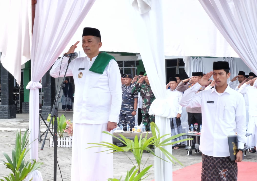 Bupati M Adil Pimpin Apel Hari Santri 2022