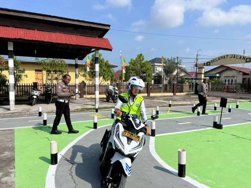 Tinjau dan Tes Lapangan Track Baru Uji Praktik SIM C, Kapolres : Ini Untuk Mempermudah Masyarakat