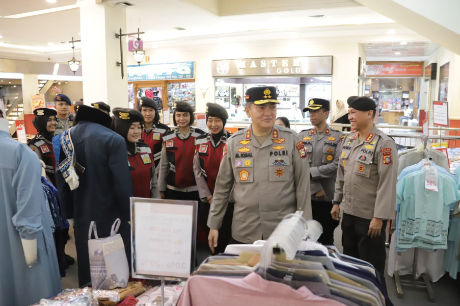 Kapolda Riau Ikut Patroli Pantau Keamanan Pusat Perbelanjaan