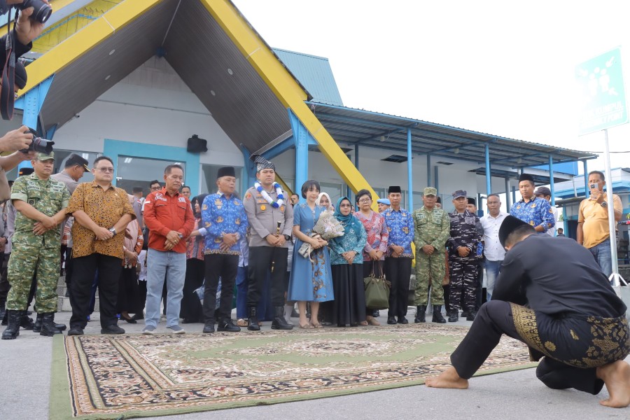 Tiba di Selatpanjang, Kapolres AKBP Gede Prasetia Adi Sasmita Disambut Tradisi Melayu