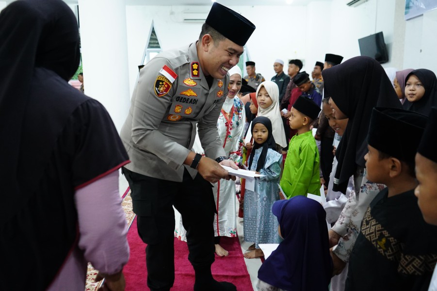 Peringatan Maulid Nabi, Polres Meranti Berbagi Kebahagiaan dengan Anak Yatim