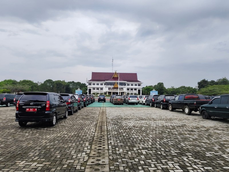 Berdasarkan SE Bupati, Pemkab Rohul Kumpulkan 337 Kendaraan Dinas Roda 4 Untuk Cek Fisik