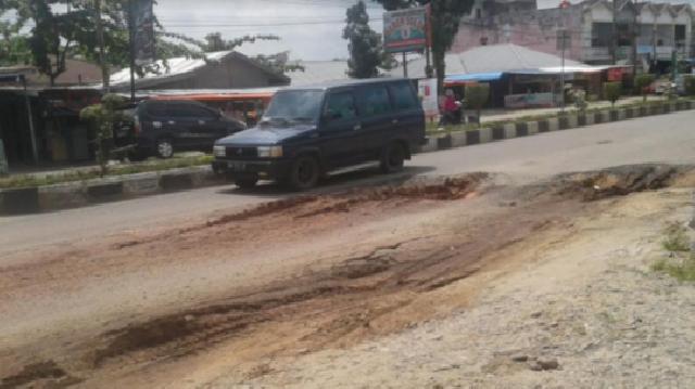 Dinas PUPR Rohul Minta Pemprov Perbaiki Jalan Lintas Provinsi