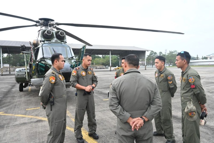 Dukung Operasi Kemanusiaan, Helikopter TNI AU Pantau Banjir di Pelalawan