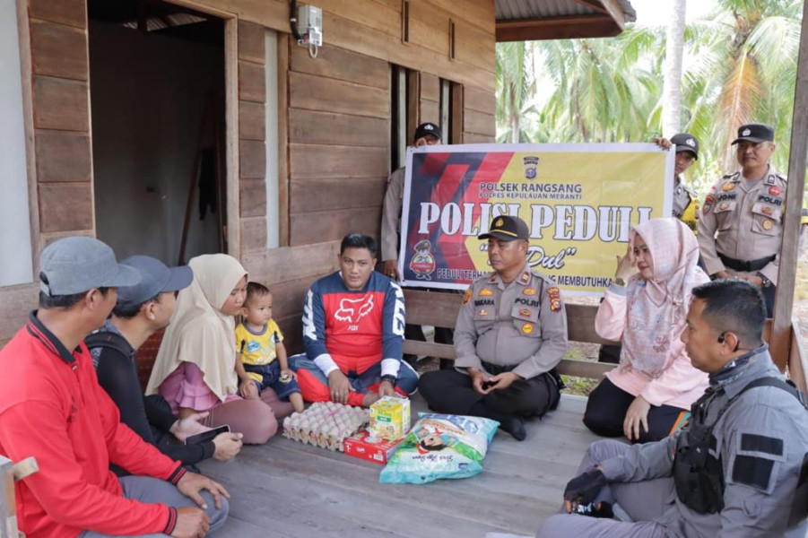 Giat Sobat, AKBP Andi Yul Kunjungi dan Bantu Balita Stunting di Desa Pulau Terluar