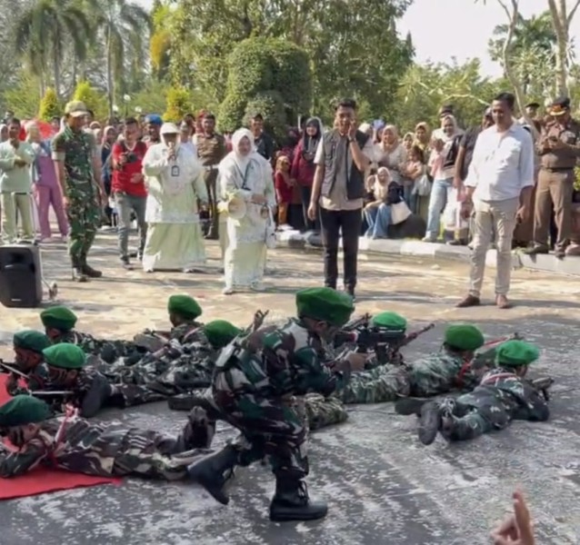 Bupati dan Wabup Siak Sambut Ribuan Peserta Karnaval di Rumah Rakyat