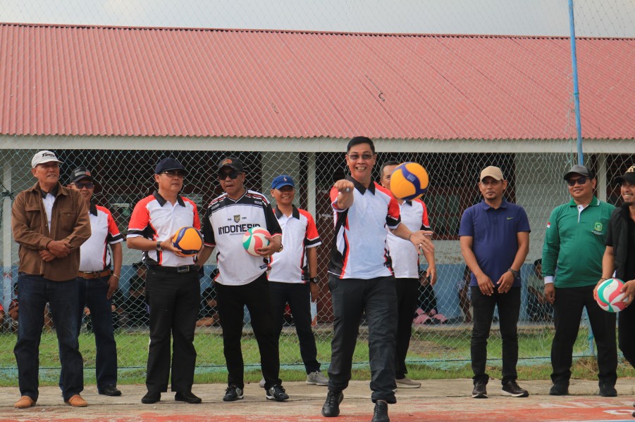 Sekda Sudandri Buka Turnamen Voli Torpedo Jilid II, Diikuti 40 Klub
