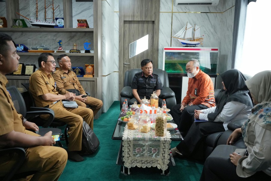 Bupati Asmar Bahas Penguatan Data hingga Program Desa Cantik Bersama Kepala BPS Riau