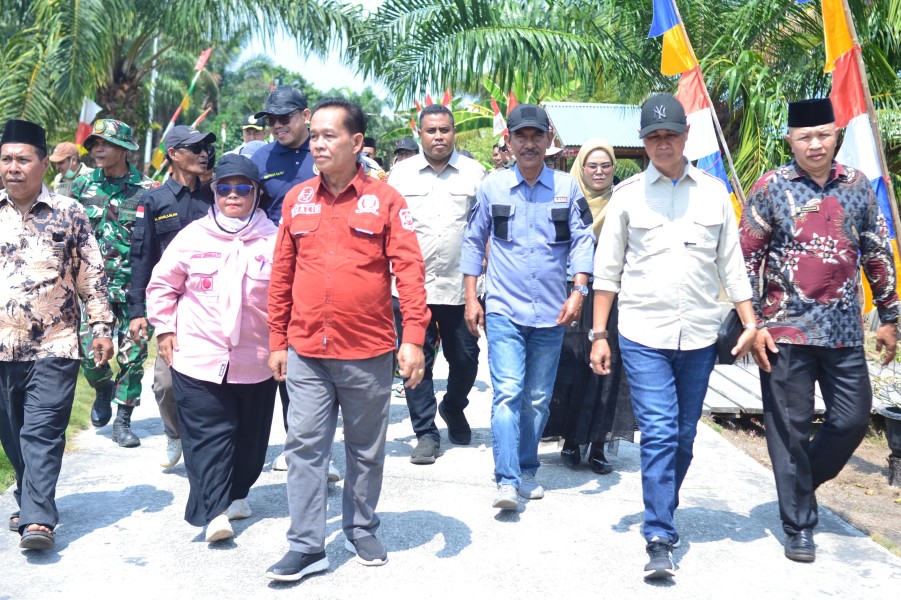 Rombongan Pemkab dan DPRD Meranti Tinjau Pembangunan Jalan Lukit - Sungai Tengah