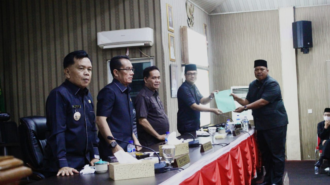 Plt Bupati Asmar Hadiri Penyampaian Pandangan Fraksi DPRD Kepulauan Meranti