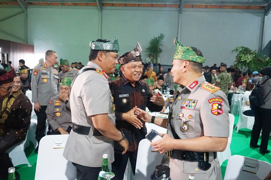 Bupati Asmar Hadiri Kenal Pamit Kapolda Riau, Herry Heryawan Titip Pesan: Jaga Amanah dan Kepercayaan Masyarakat